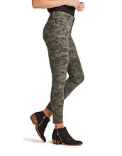 Load image into Gallery viewer, Sam Edelman the Kitten Camo
