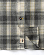 Load image into Gallery viewer, Duck Head Cotton Flannel Sport Shirt
