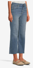 Load image into Gallery viewer, 7 For All Mankind Cropped Alexa
