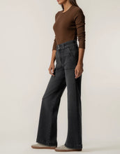 Load image into Gallery viewer, KUT Jodi HR Straight Leg
