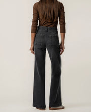 Load image into Gallery viewer, KUT Jodi HR Straight Leg
