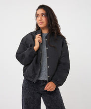 Load image into Gallery viewer, Esqualo Fancy Crinkle Jacket
