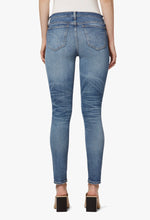 Load image into Gallery viewer, Joe&#39;s Jeans The Lara Ankle
