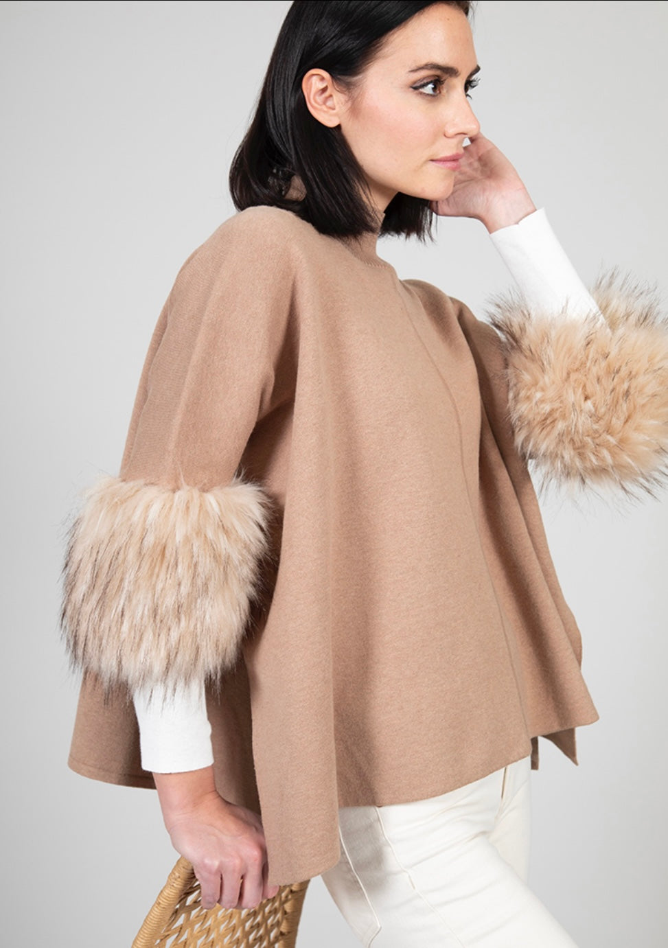 OST Relaxed Sweater w/ Faux Fur