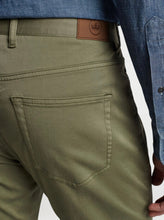 Load image into Gallery viewer, Peter Millar Ultimate Sateen 5 Pocket Pant

